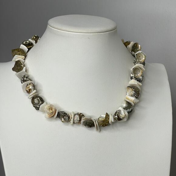 Sea shell necklace costume shell jewelry neutral boho natural trendy - Picture 1 of 11